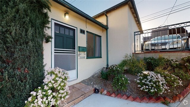 Building Photo - 10838 Holman Ave Rental