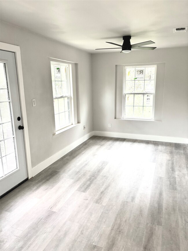 Photo - 260 S East Ave