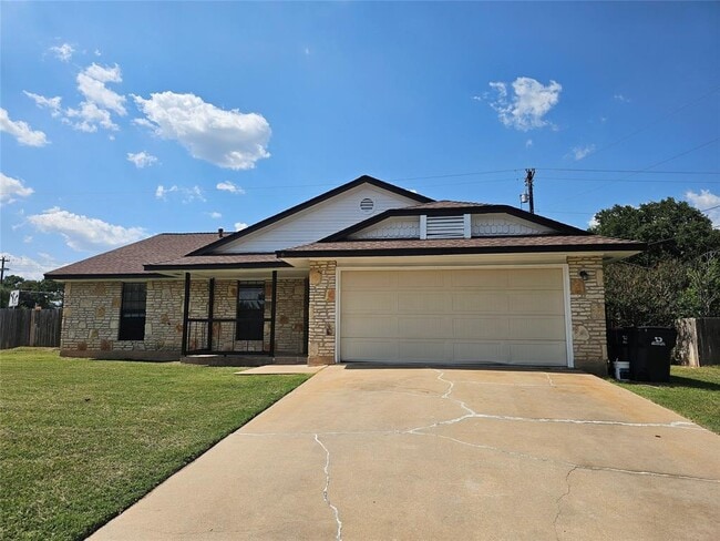 Building Photo - 904 Woodview Dr Rental
