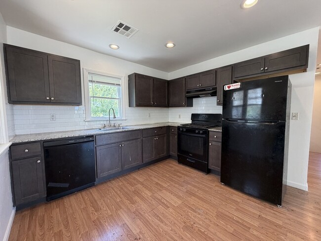 Photo - 2225 N Gatewood Ave