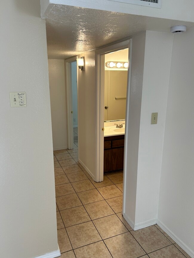 Hall - 1038 Texas St NE Unit A