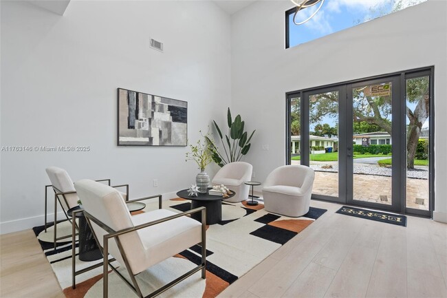 Photo - 259 Lombardy Ave