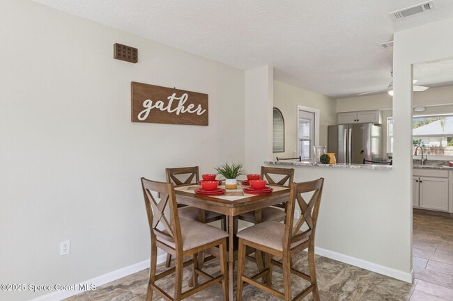 Photo - 919 Quail St SE