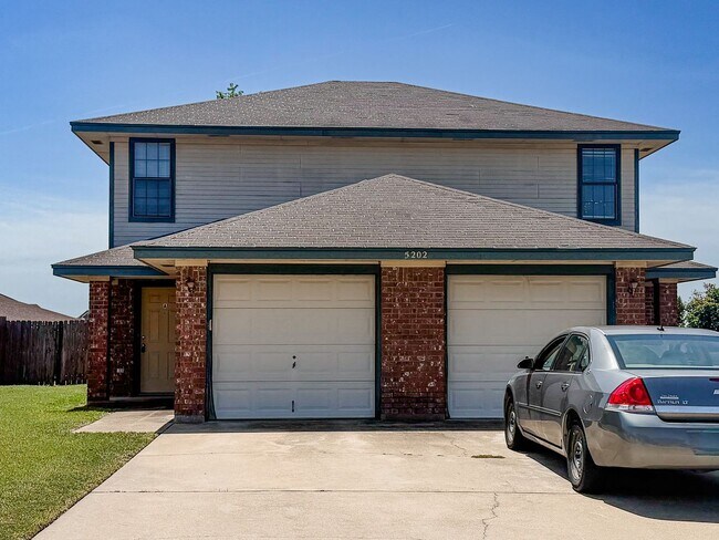 Building Photo - 5202 Daybreak Cir Unit A
