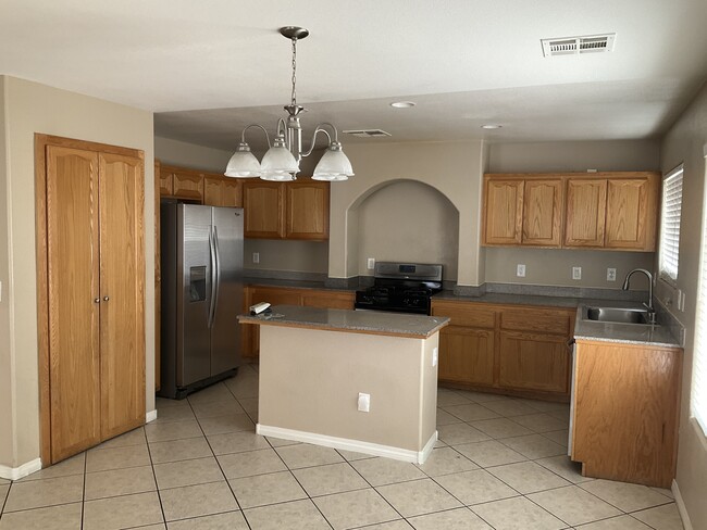 Photo - 7308 Laburnum St