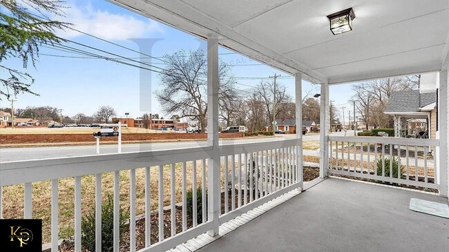 Photo - 605 Apple St