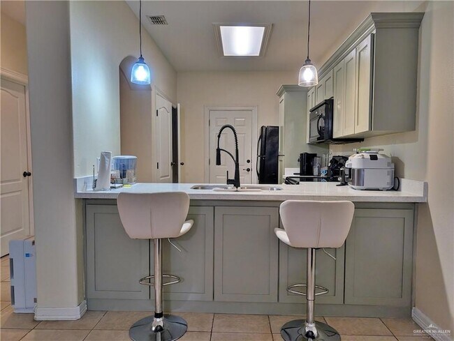 Photo - 3127 Regal Dr Unit B