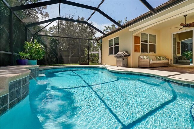 Photo - 521 NE Abaca Way