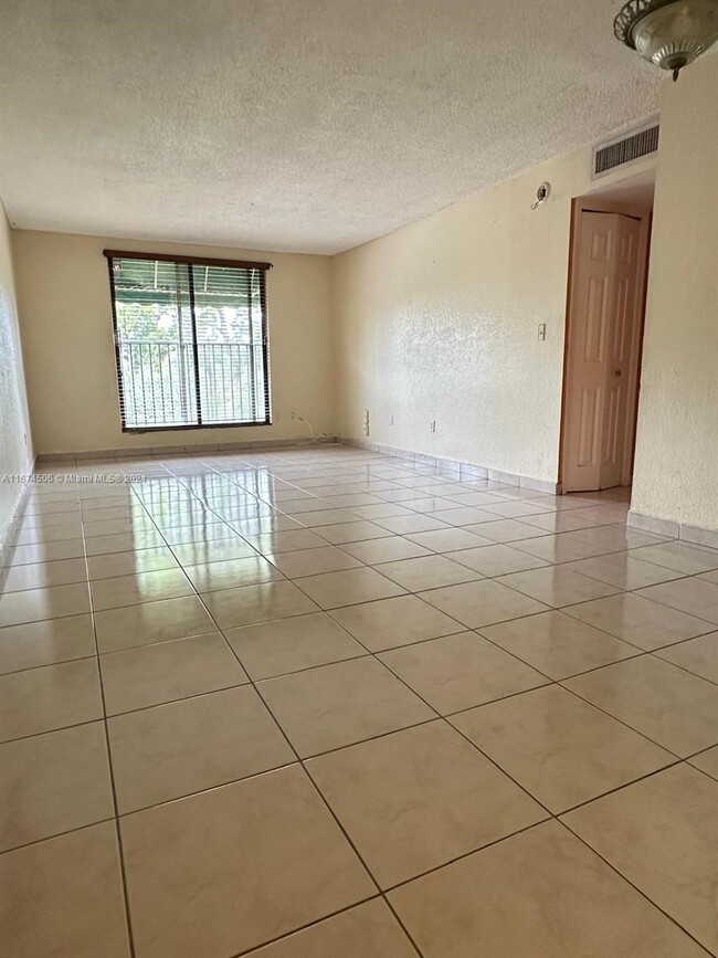 Photo - 606 W 81st St Condo Unit 305