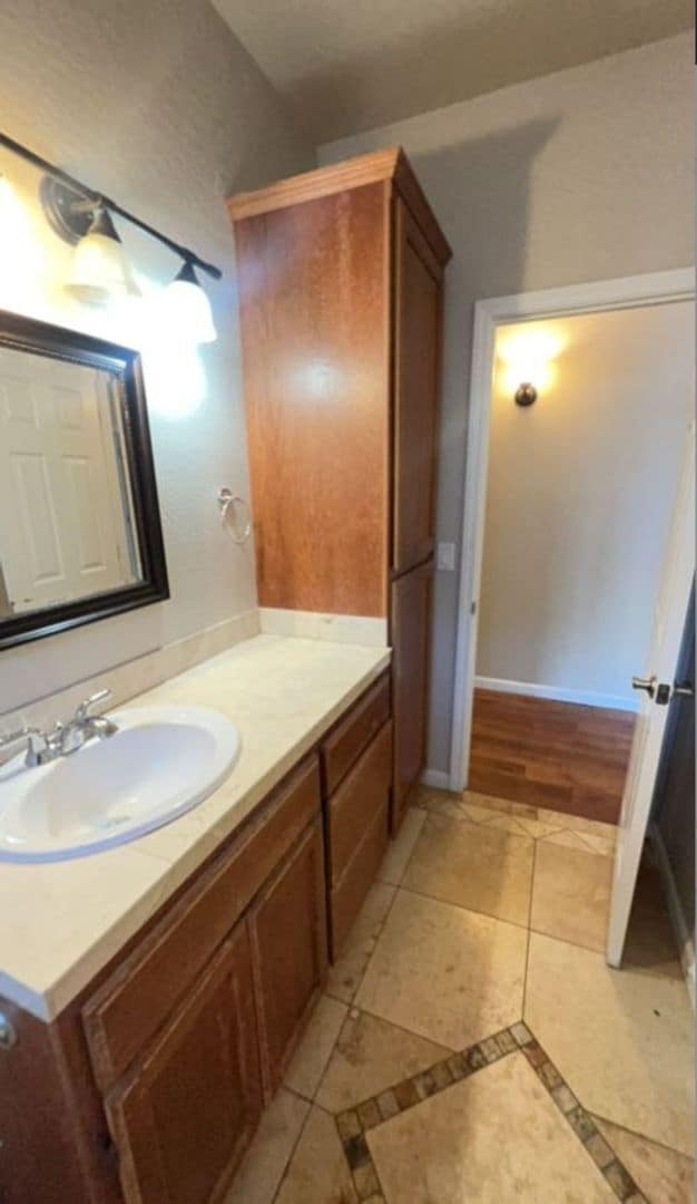 Photo - 3 bed 2 bath with Garage, Yard & Laundry