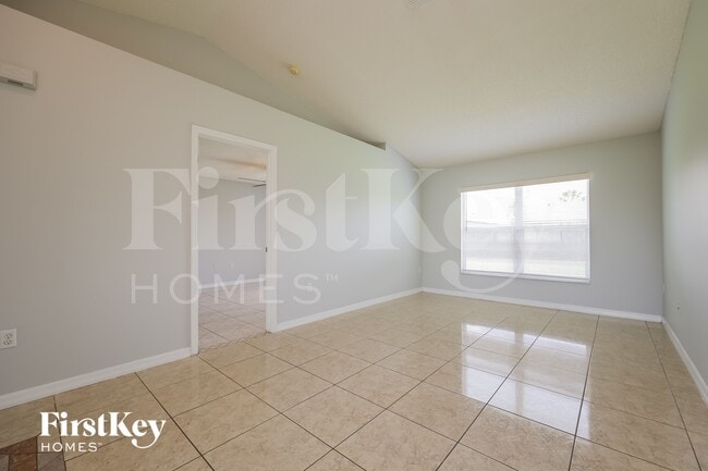 Photo - 827 Massy Ct