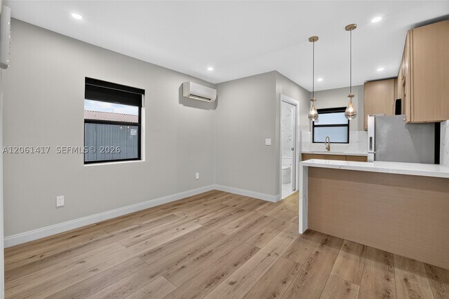 1011 NW 30th Pl Unit 2