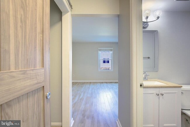 Photo - 1844 Sharwood Pl