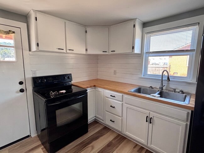 Photo - 405 S Dudley St