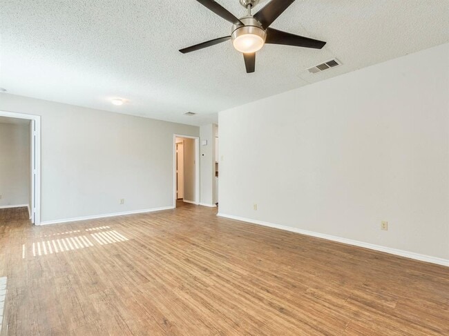 Photo - 1110 Hyridge St