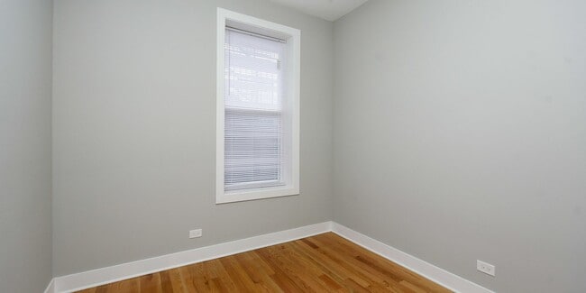 Photo - Very Spacious, Top Floor 1bd/1bth Ukrainian Village, Available Now! Unidad 2121 3R