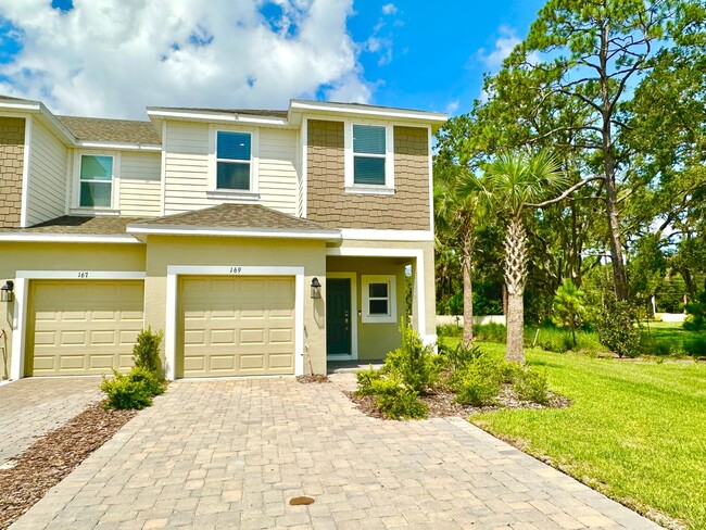 Building Photo - Freshly completed 3Bedrooms/2.5Baths End-U... Rental