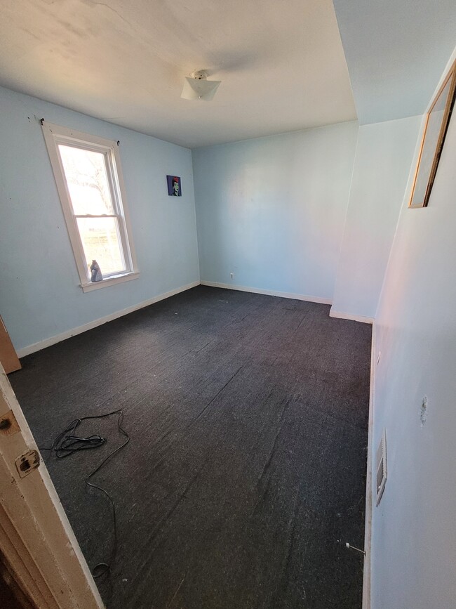 Dormitorio, - 1021 Huron Ave