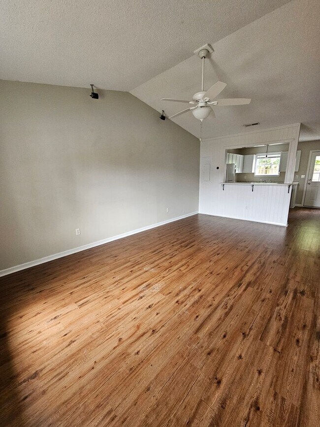 Photo - Upgraded 2 Bedroom Home In Jacksonville