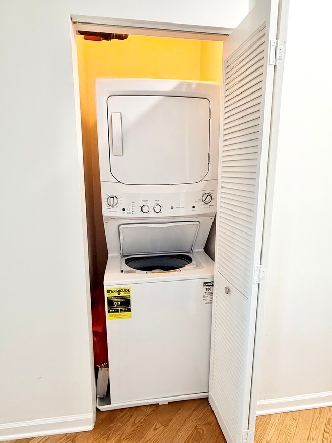 Photo - 2317 W Wolfram St Unit 413