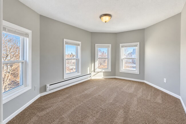 783 6th St E Unit 4
