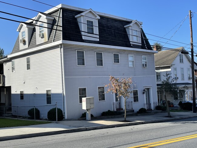 Front of House V1 - 426 W Main St Unit C