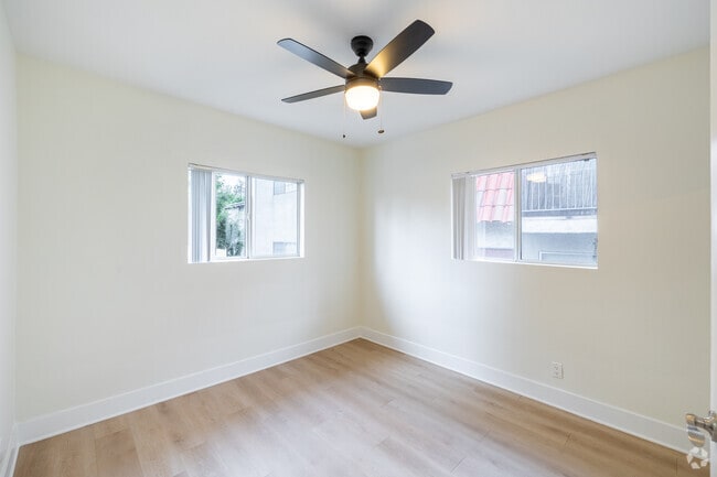 2BR, 1BA - 900SF - Bedroom