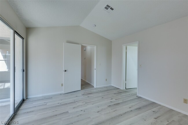 Photo - 582 Searchlight Dr