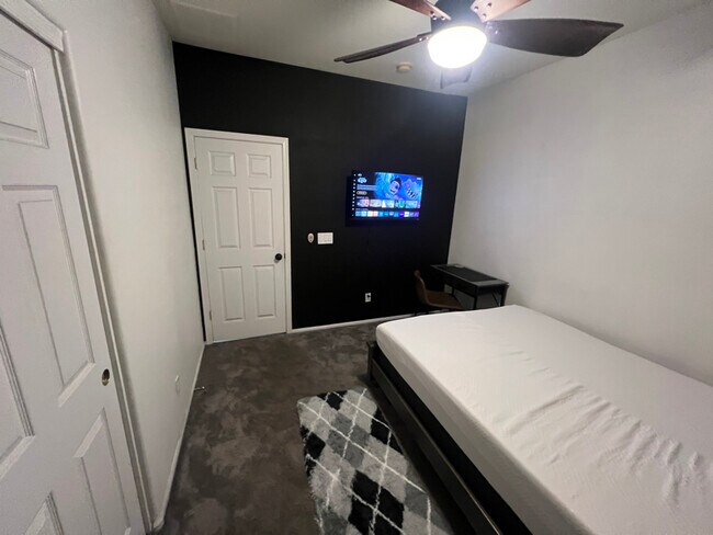 Photo - 17372 W Navajo St