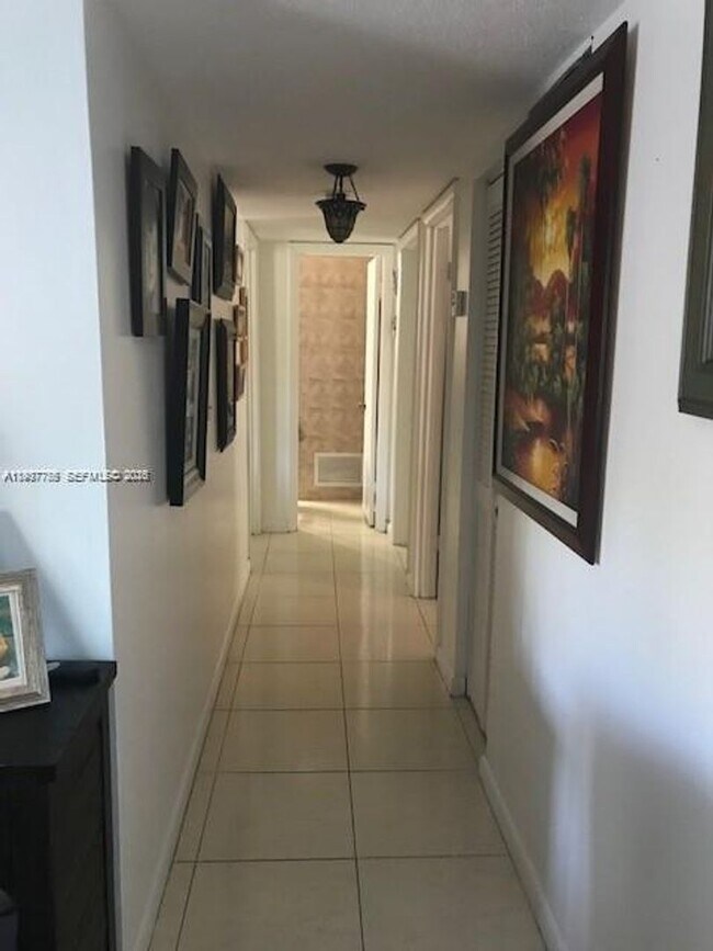 Photo - 10794 N Kendall Dr