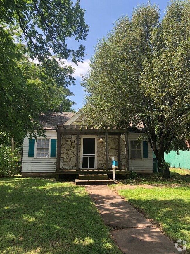 Building Photo - 2 Bed 1 Bath - Refrigerator Included - Urb... Rental