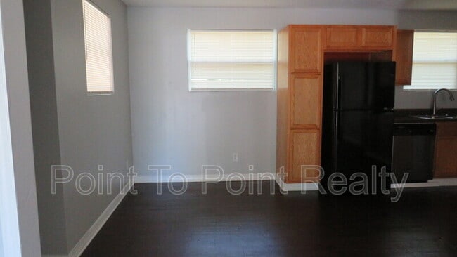 Photo - 1647 Dibble Cir W