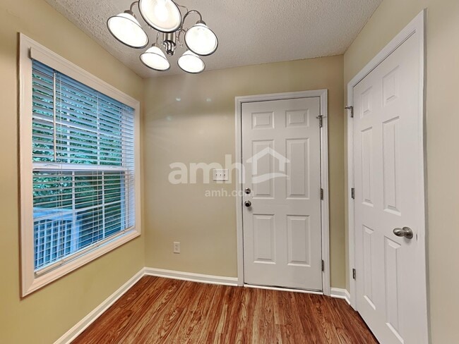 Photo - 803 Woodgreen Dr