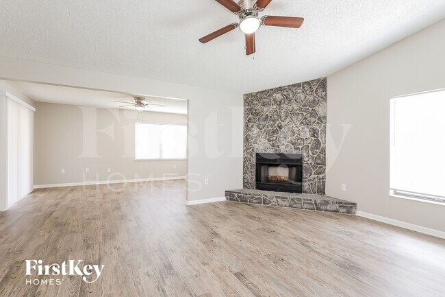 Photo - 704 Del Rio Way