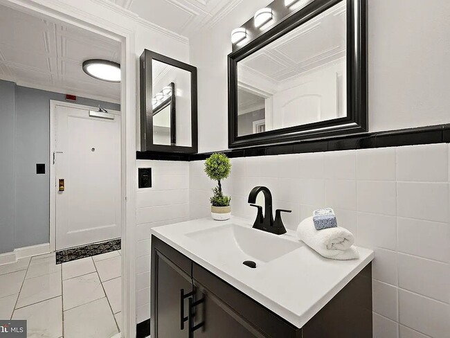 1305 N Broom St Unit 26