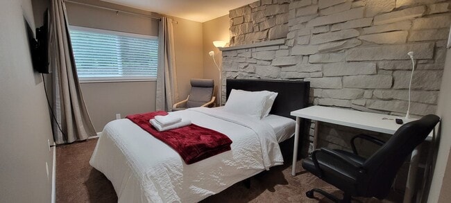 Building Photo - 1803 N 200th St