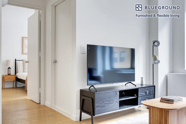 Photo - 255 W 94th St Unidad FL10-ID686