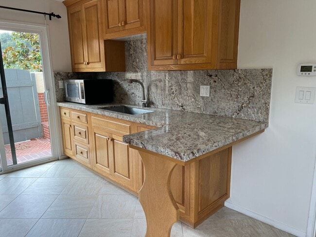 Photo - Spacious & Bright 3 Bedroom End Unit Condo in Prime Location