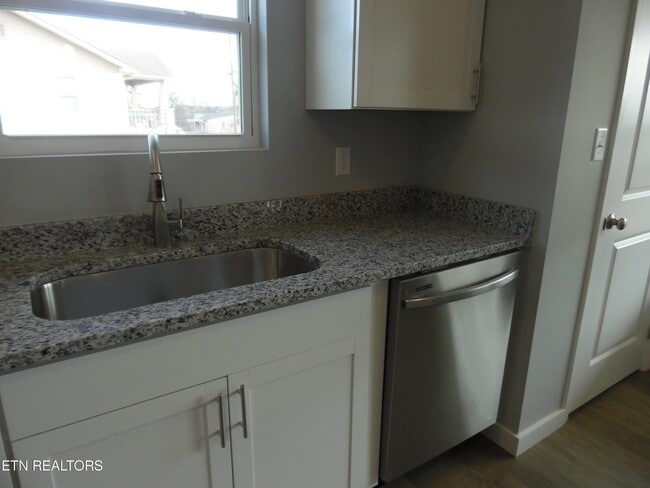 Photo - 3615 Lyle Ave