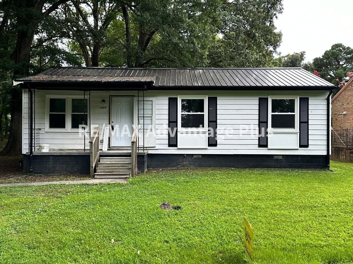 Remodeled 3-Bedroom Home in Blackstone! - Remodeled 3-Bedroom Home in Blackstone!
