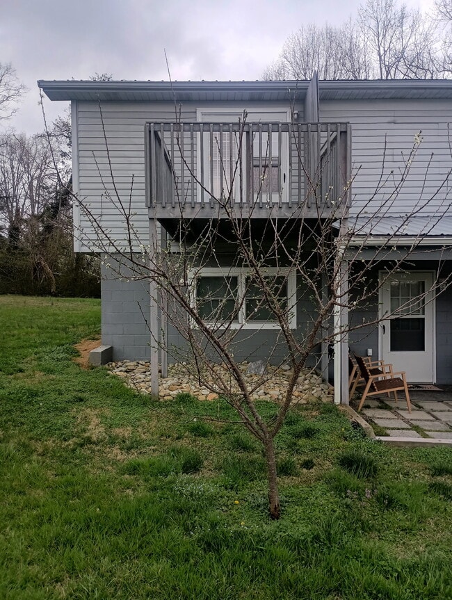 Building Photo - 313 Burnett Station Rd Unit 313 Burnette