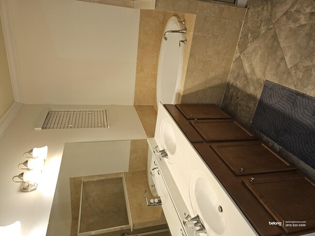 Photo - 2846 Via Piazza Loop