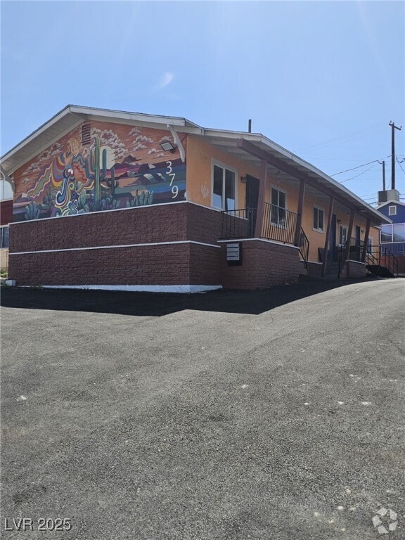 Building Photo - 379 N 15th St Rental