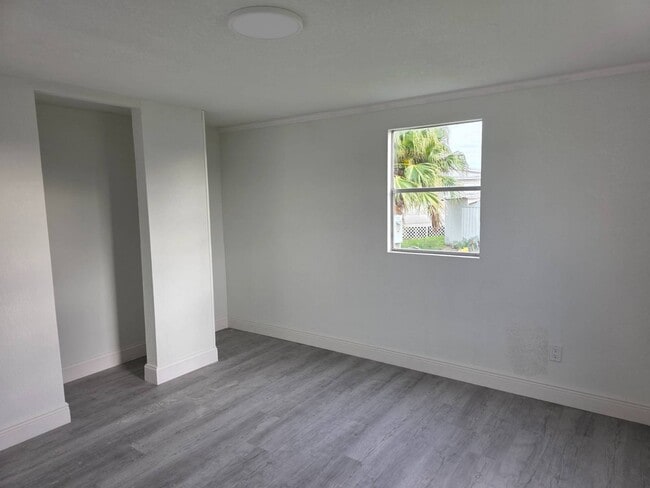 Photo - 933 Chandrika Pl