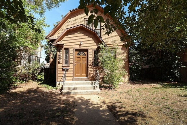 5 Bedroom, 2 bath home! - 5 Bedroom, 2 bath home!