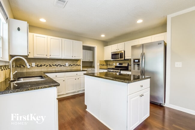 Photo - 44 Glenmaura Way NW