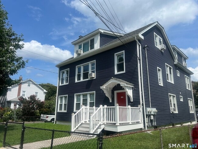 Building Photo - 385 Savin Ave Unit 2