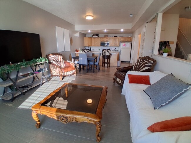 Photo - 609 N Seven Peaks Blvd