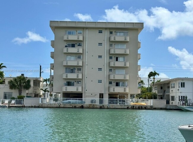 Building Photo - 8400 Byron Ave Unit 5D Rental