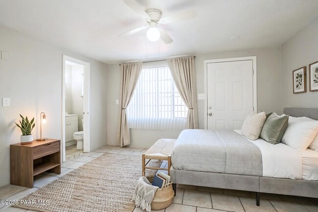 Photo - 302 W Flores St Unidad 3